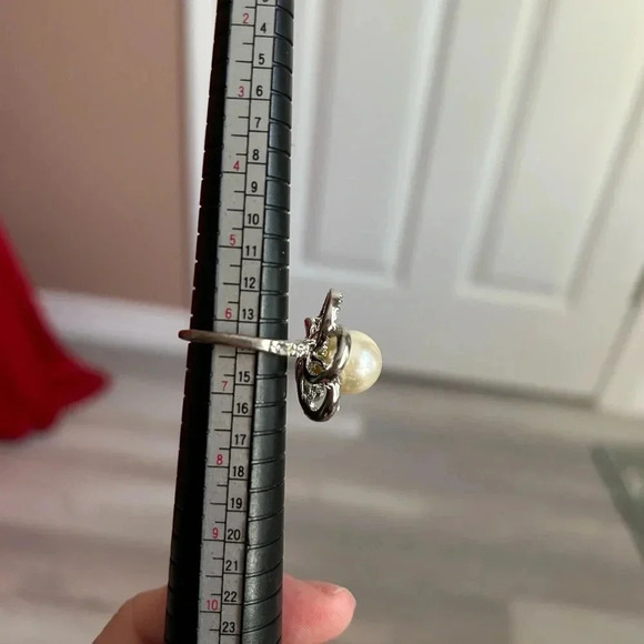 5/$25 Pearl silver band woman ring size 6 1/2 💗 - Picture 2 of 11